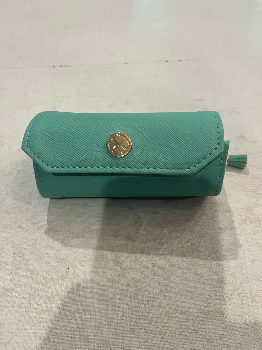 VLANDO Seafoam green faux leather travel jewelry roll up case. Great condition!